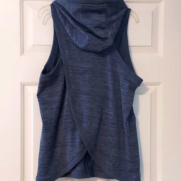 Cross back zip up vest - Picture 2 of 5